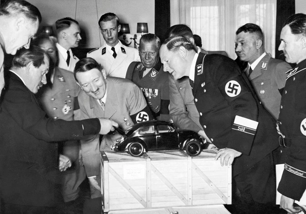 Adolf Hitler i Ferdynand Porsche