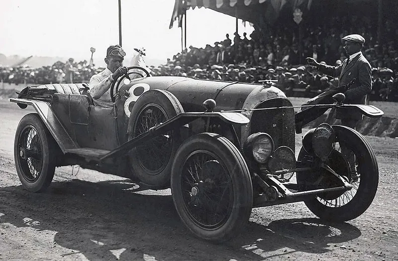 Bentley podczas 24-godzinnego wyścigu Le Mans, 1924