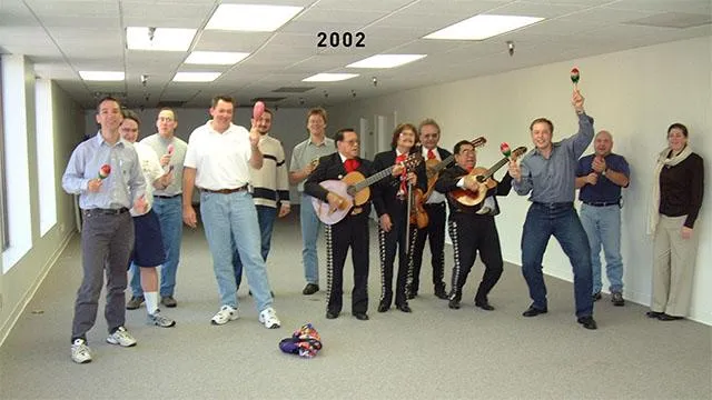 Elon Musk i zespół SpaceX 2002