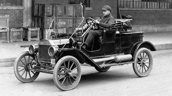 Pierwszy Ford Model T 1908