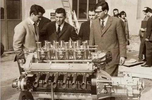 Giotto Bizzarrini, Ferruccio Lamborghini i Giampaolo Dallara w 1963 roku,
