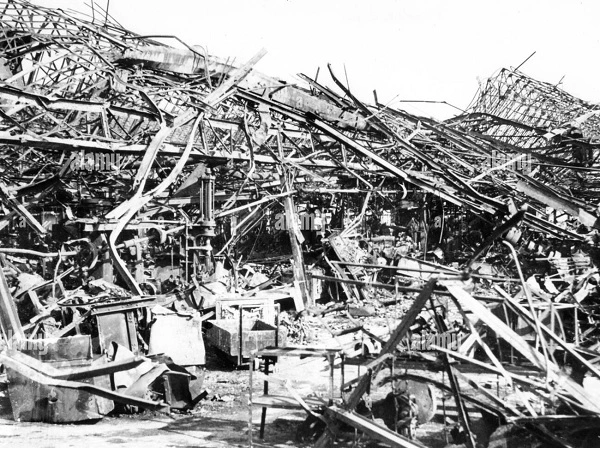 Fabryka Renault po brytyjskim bombardowaniu w 1943 roku