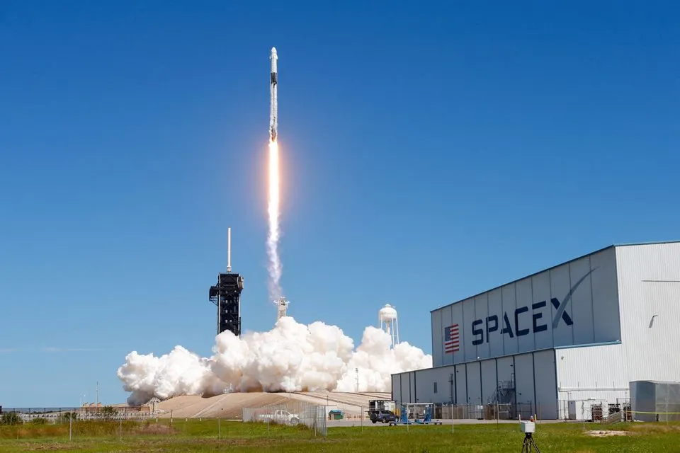 Wystartowała rakieta SpaceX Falcon 9 z modułem Dragon