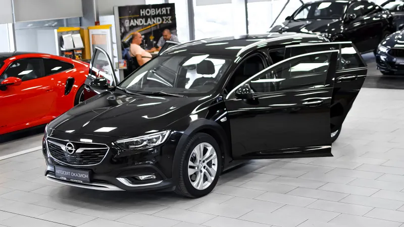 Opel Insignia Country Tourer 2.0d Automatic Image 1