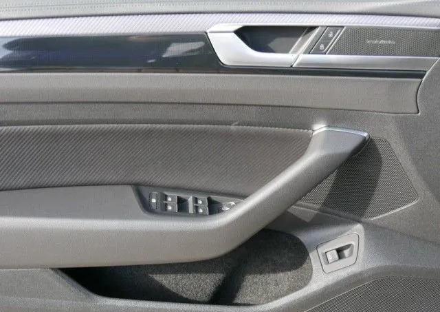 Volkswagen Arteon R 2.0 TSI 4Motion =Panorama= Distronic Гаранция Image 3