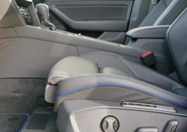 Volkswagen Arteon R 2.0 TSI 4Motion =Panorama= Distronic Гаранция Image 4