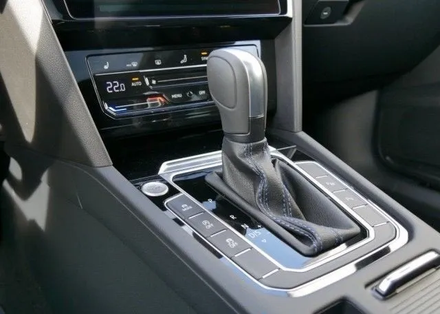 Volkswagen Arteon R 2.0 TSI 4Motion =Panorama= Distronic Гаранция Image 7