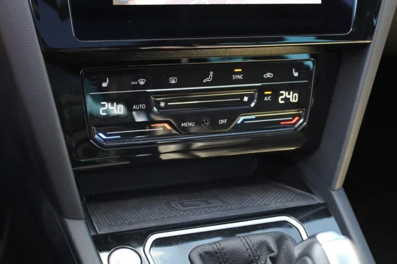 Volkswagen Passat Alltrack 2.0 TDI 4Motion =Panorama= ACC Гаранция Image 8