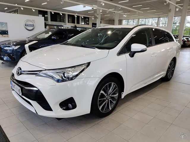 Toyota Avensis 1,8 Valvematic Active Touring Sports Multidrive S Image 1