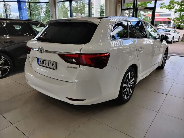 Toyota Avensis 1,8 Valvematic Active Touring Sports Multidrive S Image 2