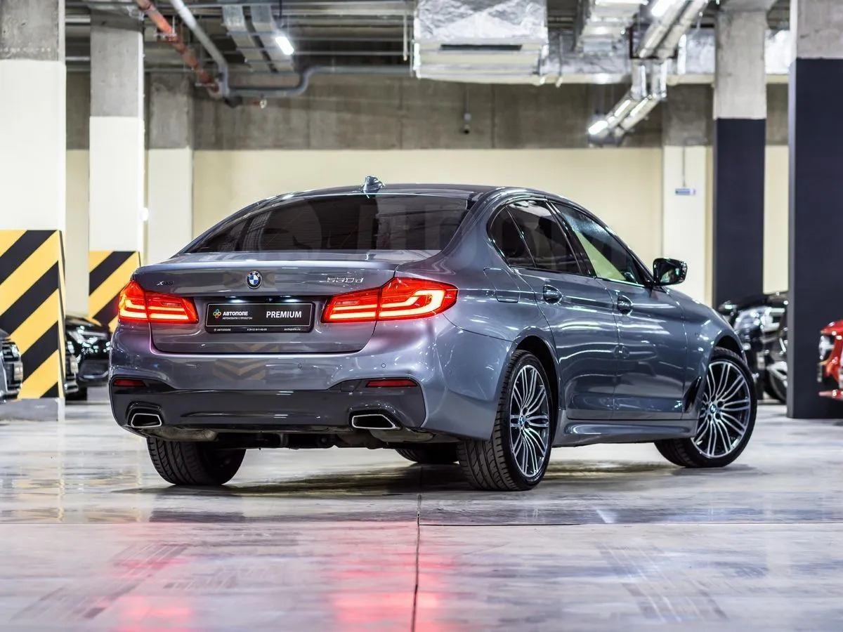 BMW 5-Series  Image 3