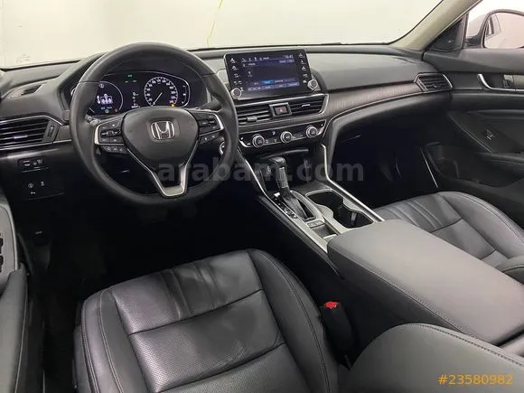 Honda Accord 1.5 VTEC Executive Plus Image 10