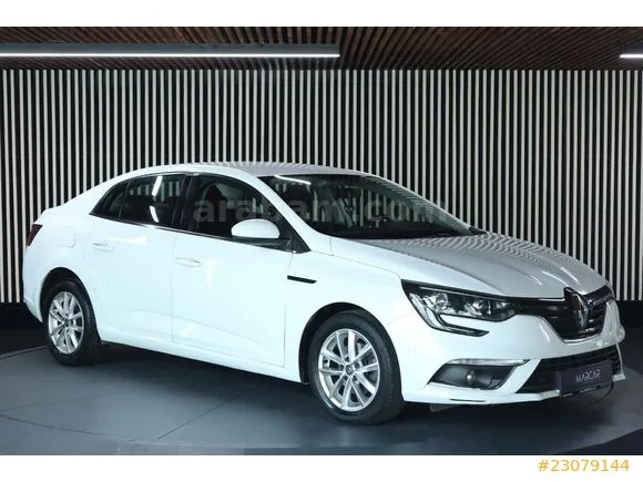 Renault Megane 1.5 dCi Touch Image 1