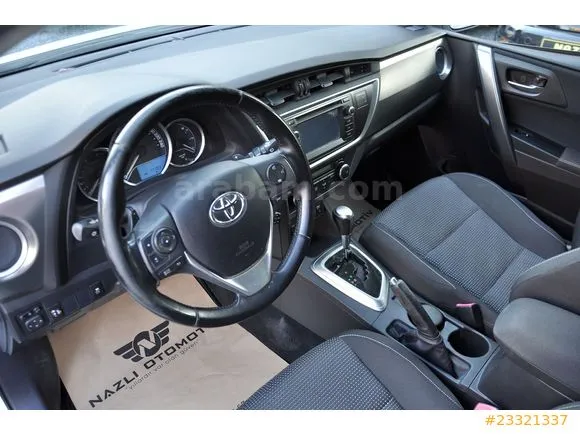 Toyota Auris 1.6 Advance Skypack Image 9